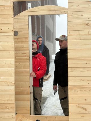 Včera to byl masakr, přátelé. 😅 Vyráželi jsme v 5 ráno a domů jsme dorazili kolem půl 10 večer. 🌄➡️🌙 Ale sauna HOT & RELAX...